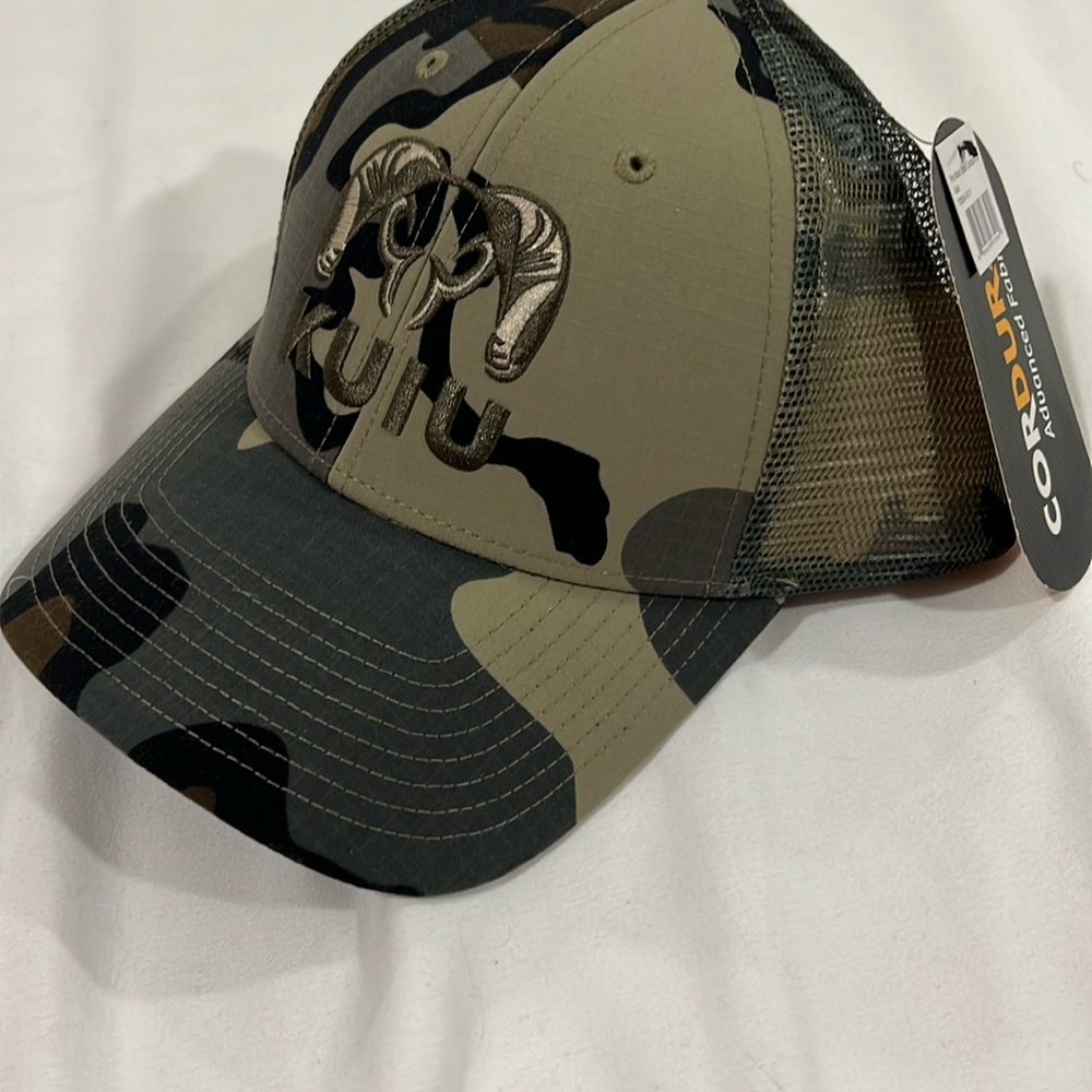 BNWT Kuiu camo hat